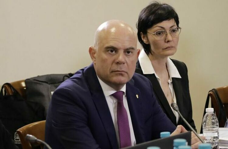 ВСС реши да продължи с процедурата за отстраняване на Гешев в негово отсъствие