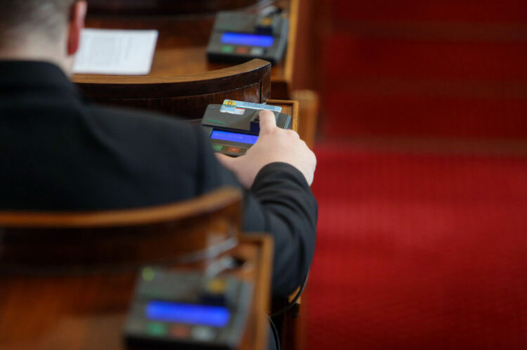 Депутатите приеха промени в експортния контрол на продукти, свързани с отбраната