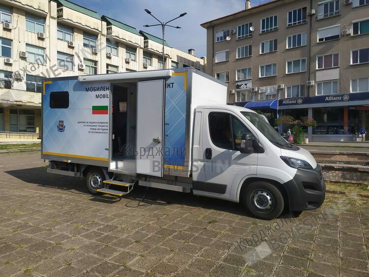 По 40 души минават на ден за безплатни прегледи в мобилния медицински пункт в Кърджали