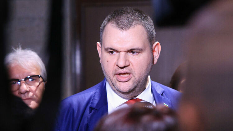 Пеевски: ДПС не желае министри в кабинета на ротацията