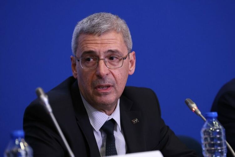 МЗ: Няма недостиг на антибиотици, не се предвижда връщане на хартиената рецепта