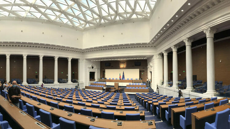 Извънредното заседание на парламента пропадна