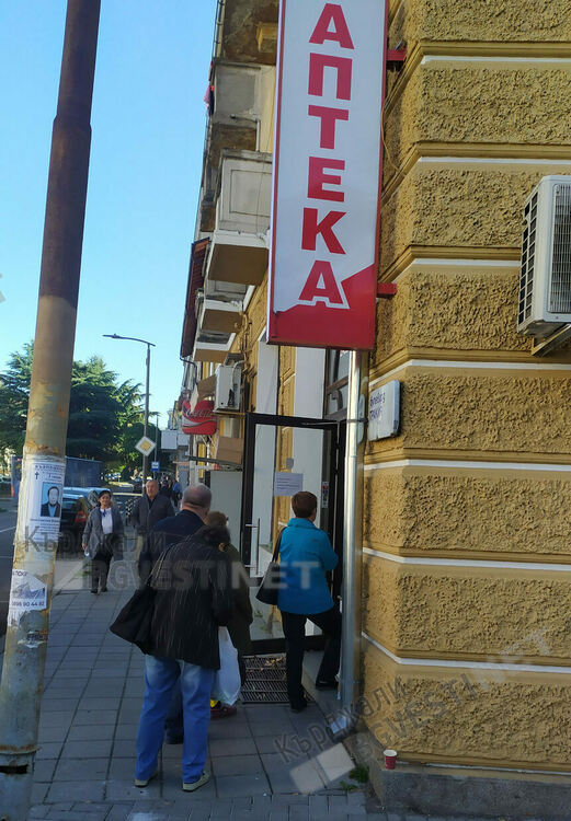  В първия ден на изплащане на пенсиите,опашки се извиха пред аптеки в Кърджали