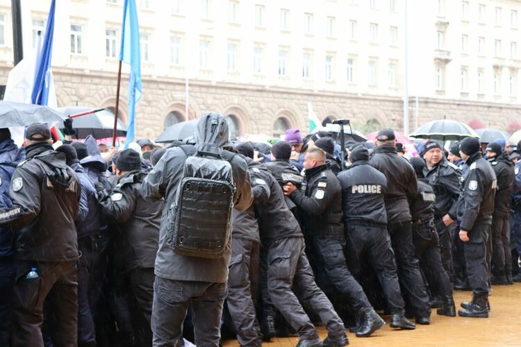 Актрисата Иванка Шекерова: Видях срама в очите на полицая, че не е от страната на културата, а е задължен да я избутва
