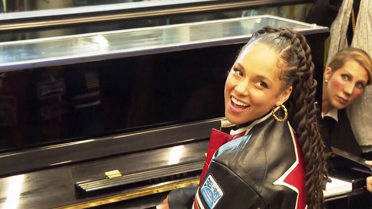  Alicia Keys изненада пътниците в лондонското метро