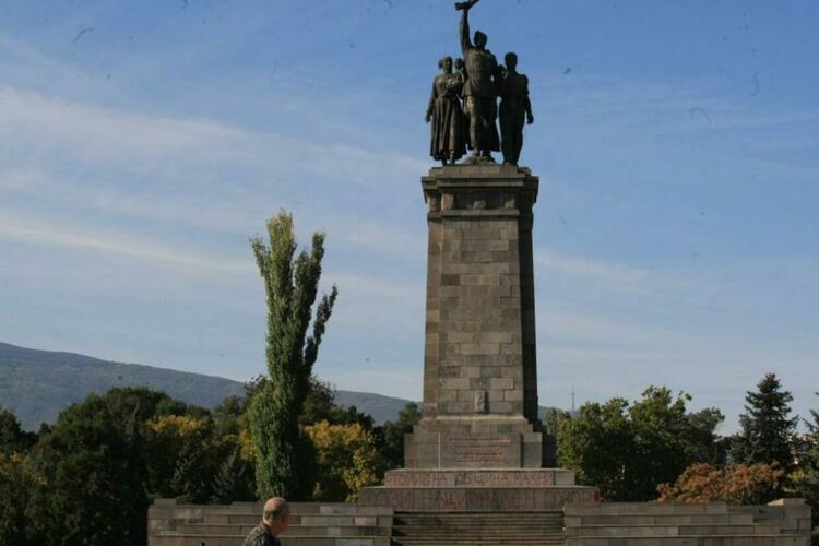 Общински съветници предлагат Паметника на Съветската армия да бъде преместен в Димитровград