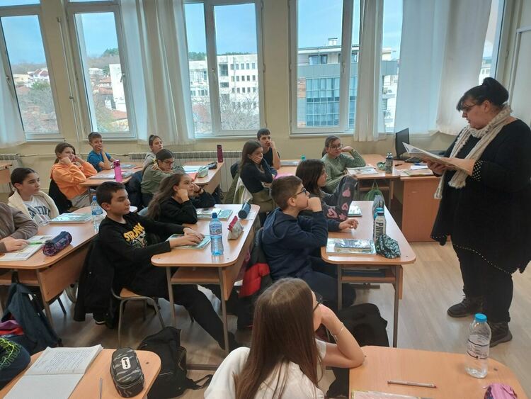 Петокласници от „Паисий“ имаха творческа среща с Божидара Ангелова