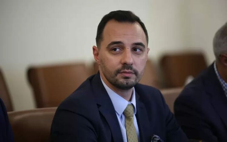 Министър Богданов ще дели ДКК на четири