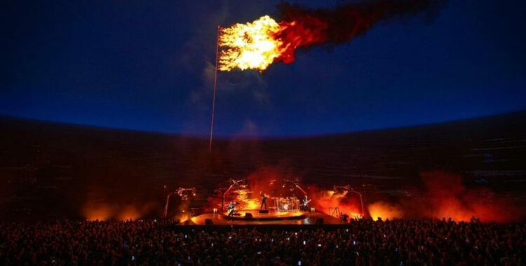 U2 с първи по рода си филм, който потапя феновете в революционните им концерти в Сферата