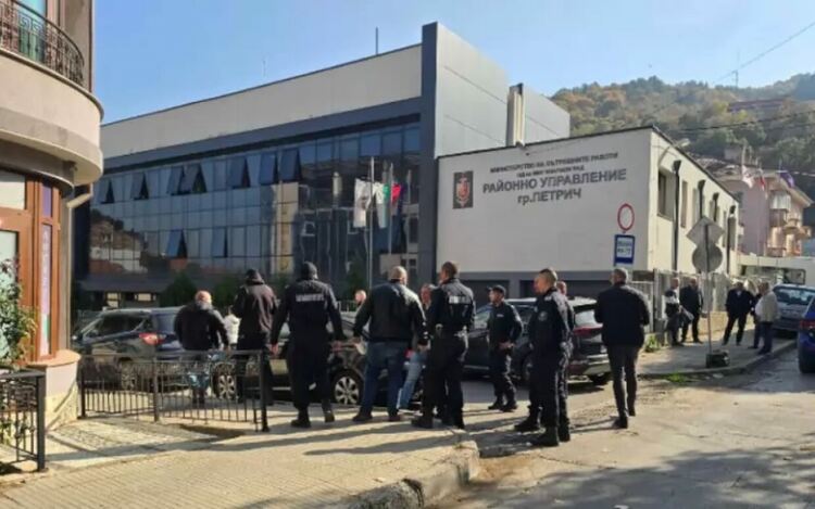 Полицейски шеф и няколко служители на МВР са арестувани в Петрич