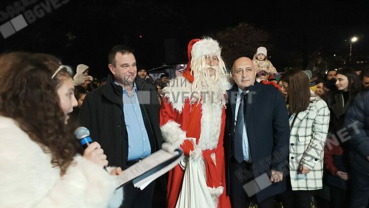 Колонката на редактора: Властта се прегърна!
