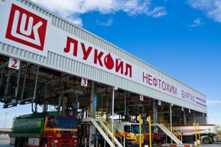 Казахска оферта от милиард долара за „Нефтохим“