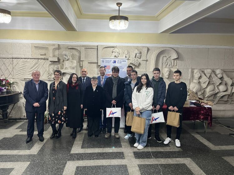 Дестан, Йоанна и Марвин са най-добрите млади преводачи от английски език
