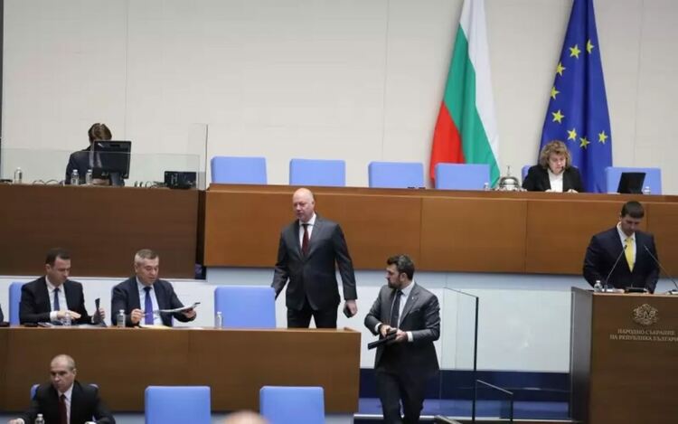 НС обсъжда първи вот на недоверие на кабинета "Желязков"