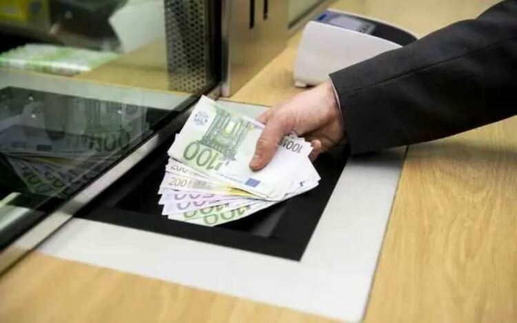 25% от депозитите на българите вече са в евро