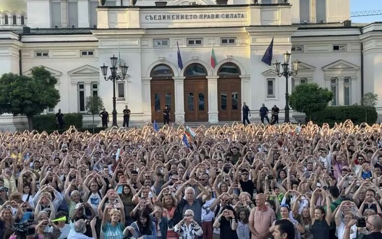 В ход е ново политическо пренареждане