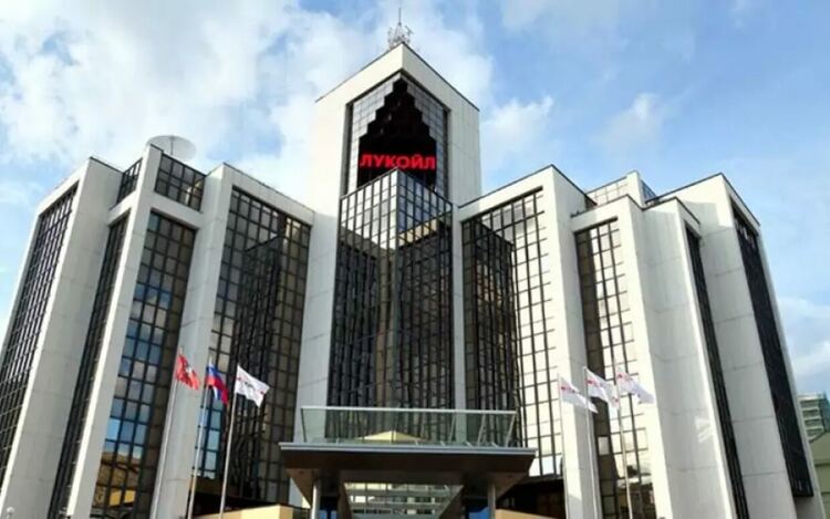 „Лукойл“ настоява да продаде международните си активи накуп