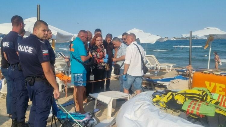 Двама мъже паднаха от делтапланер край Несебър, единият загина, другият е в тежко състояние