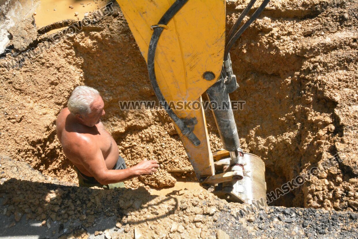 Авария остави хасковски квартал без вода, ремонти в села от областта