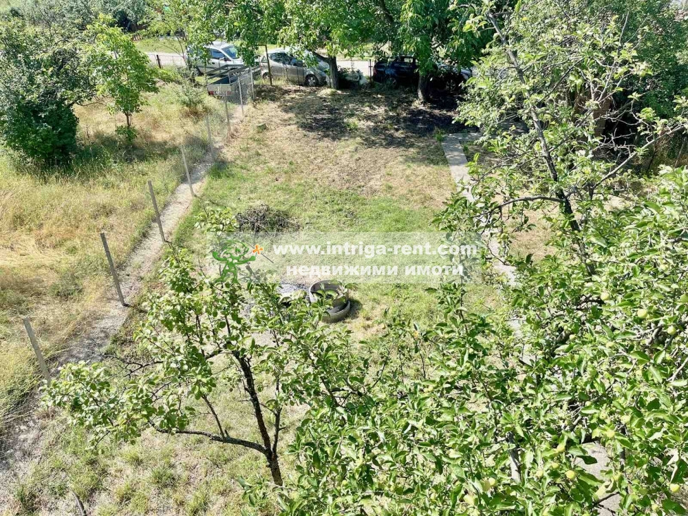 №4084 Двуетажна, слънчева вила с двор за продажба в квартал Кенана, Хасково!