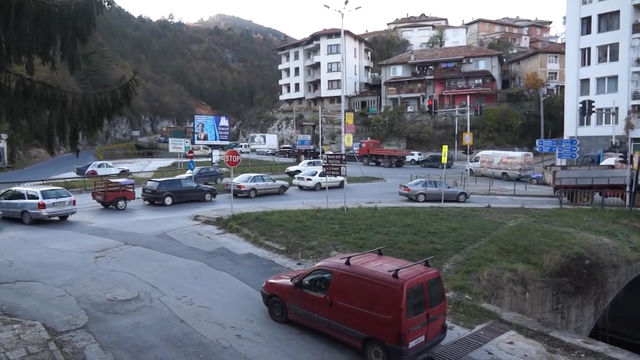 За два часа утре спира движението по главен път Соколовци-Смолян и автомобилният трафик се пренасочва през Пампорово