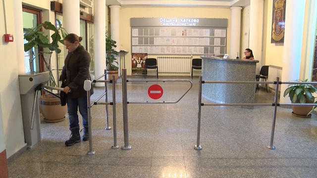 Нов пропускателен режим въвеждат в сградата на общинска администрация-Хасково