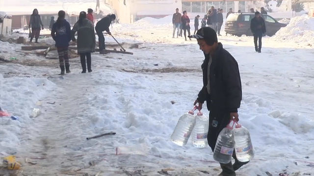 Жителите на блок 42 в кв. „Орфей“ вече месец без вода