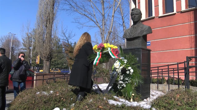 Езиковата гимназия отбеляза 132 години от рождението на своя патрон проф. Д-р Асен Златаров