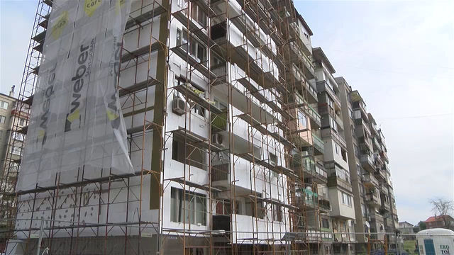 Спират санирането на блок 32 в кв. „Орфей“ заради липса на разрешително за строеж