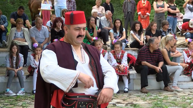 Деца спасяват „Извора на белоногата“ край Харманли
