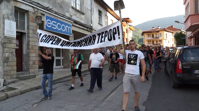 Протестно бдение срещу ромския терор в Смолян