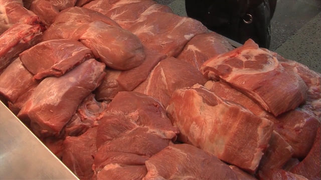 Близо 13 тона негодни месни продукти спряха от продажба инспектори от НАП