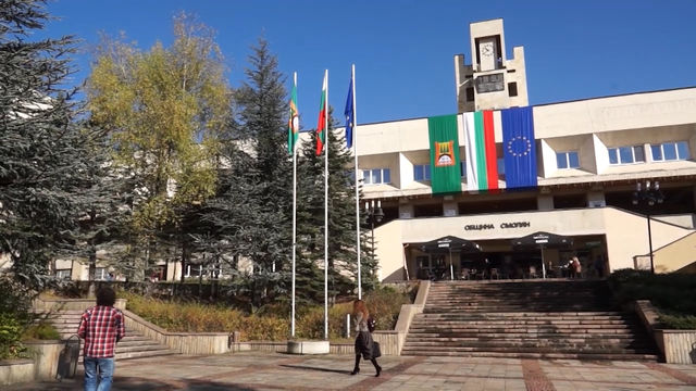 Искат възстановяване на гробището под "новата" църква